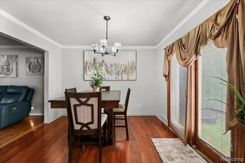 6716 Rosedale Boulevard Allen Park City MI 48101