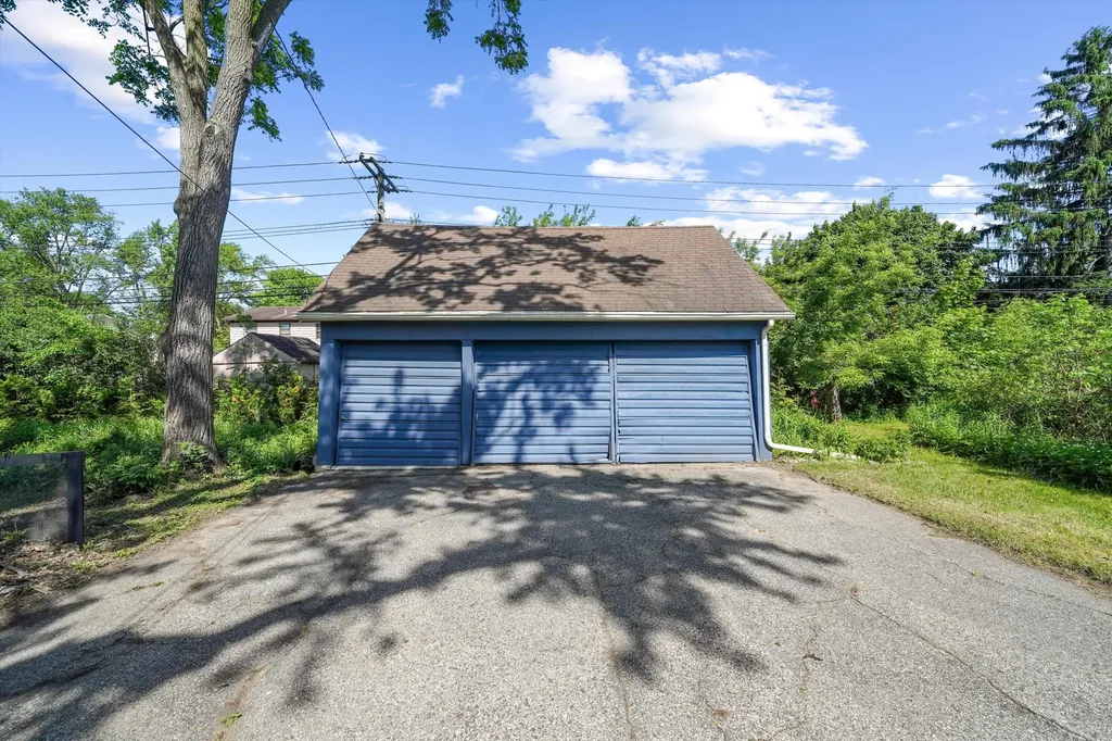2861 Crystal Drive Pittsfield Charter Township MI 48108