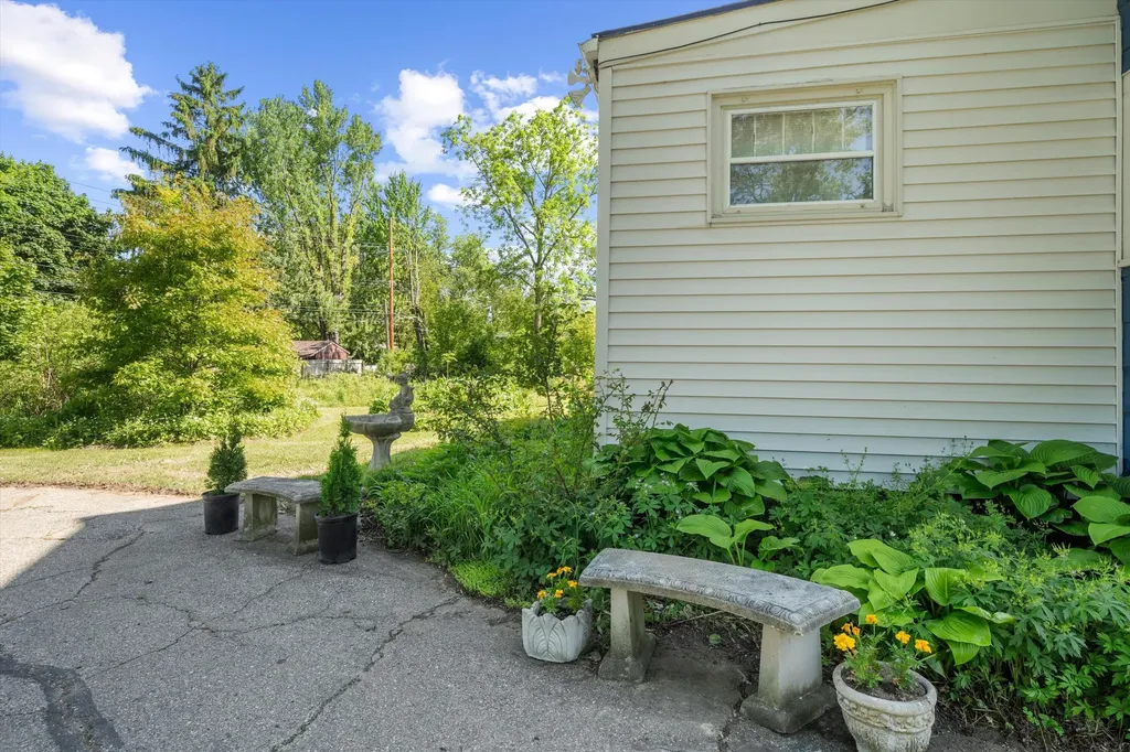 2861 Crystal Drive Pittsfield Charter Township MI 48108
