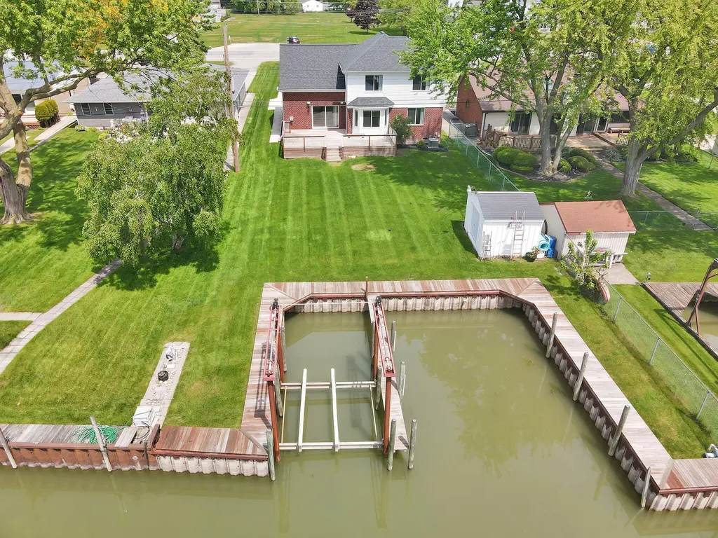 48484 Jefferson Avenue Chesterfield Township MI 48047