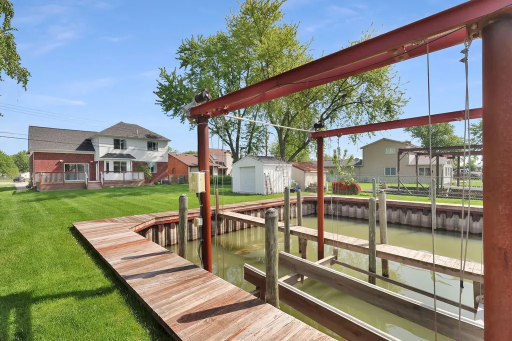 48484 Jefferson Avenue Chesterfield Township MI 48047