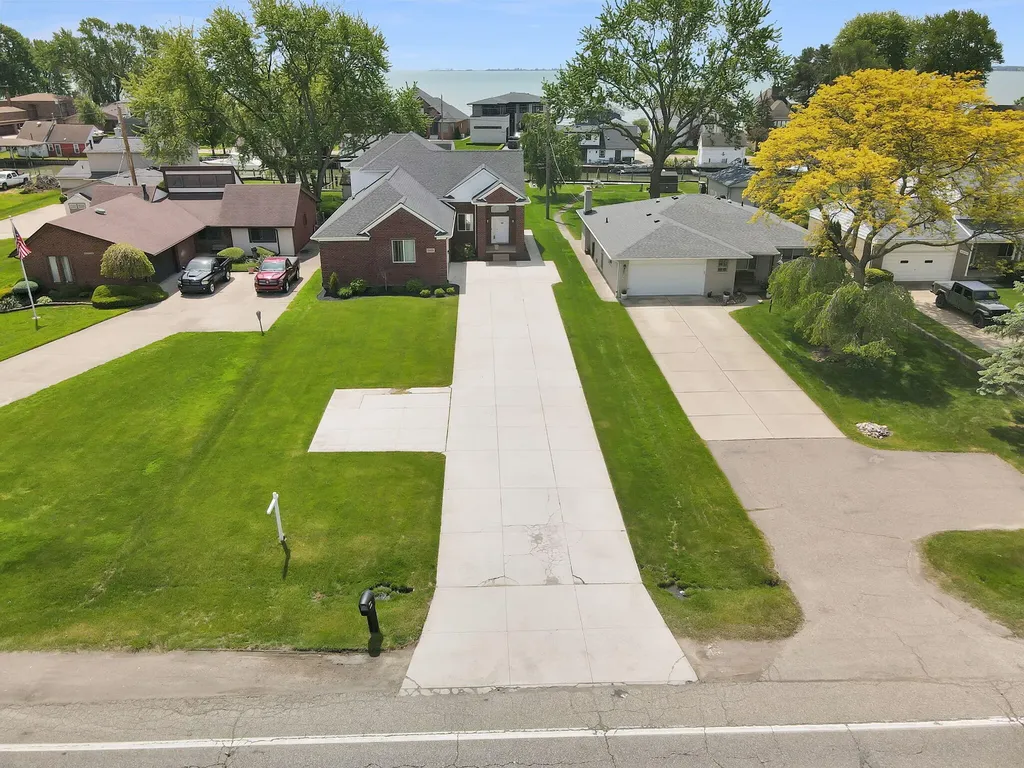 48484 Jefferson Avenue Chesterfield Township MI 48047