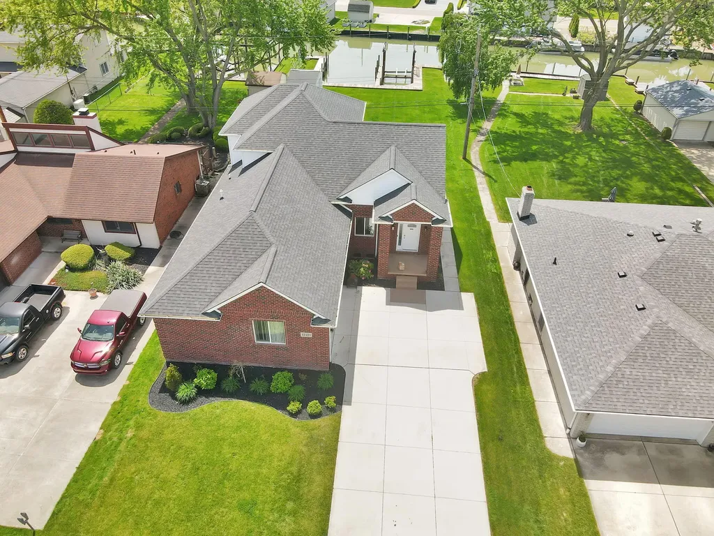 48484 Jefferson Avenue Chesterfield Township MI 48047
