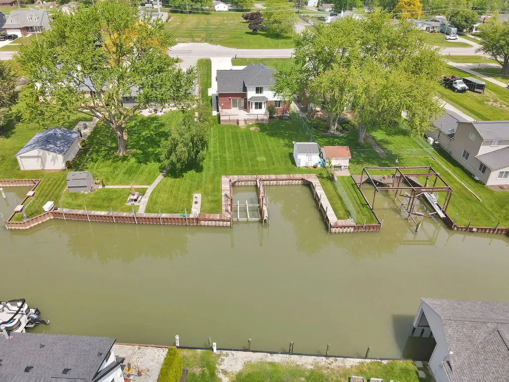 48484 Jefferson Avenue Chesterfield Township MI 48047