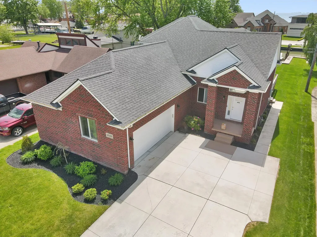 48484 Jefferson Avenue Chesterfield Township MI 48047