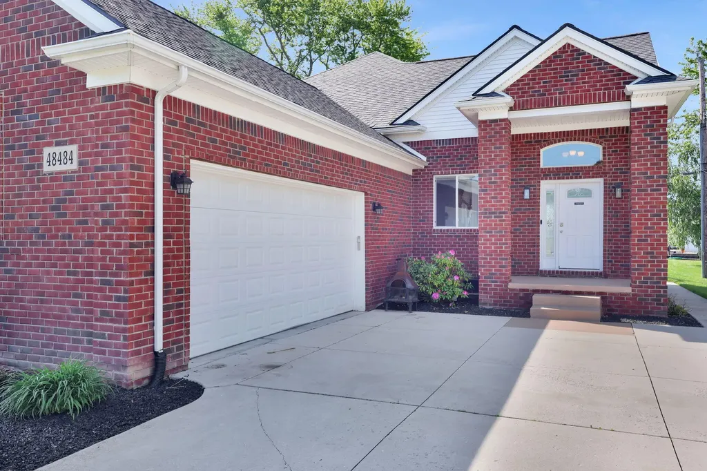 48484 Jefferson Avenue Chesterfield Township MI 48047