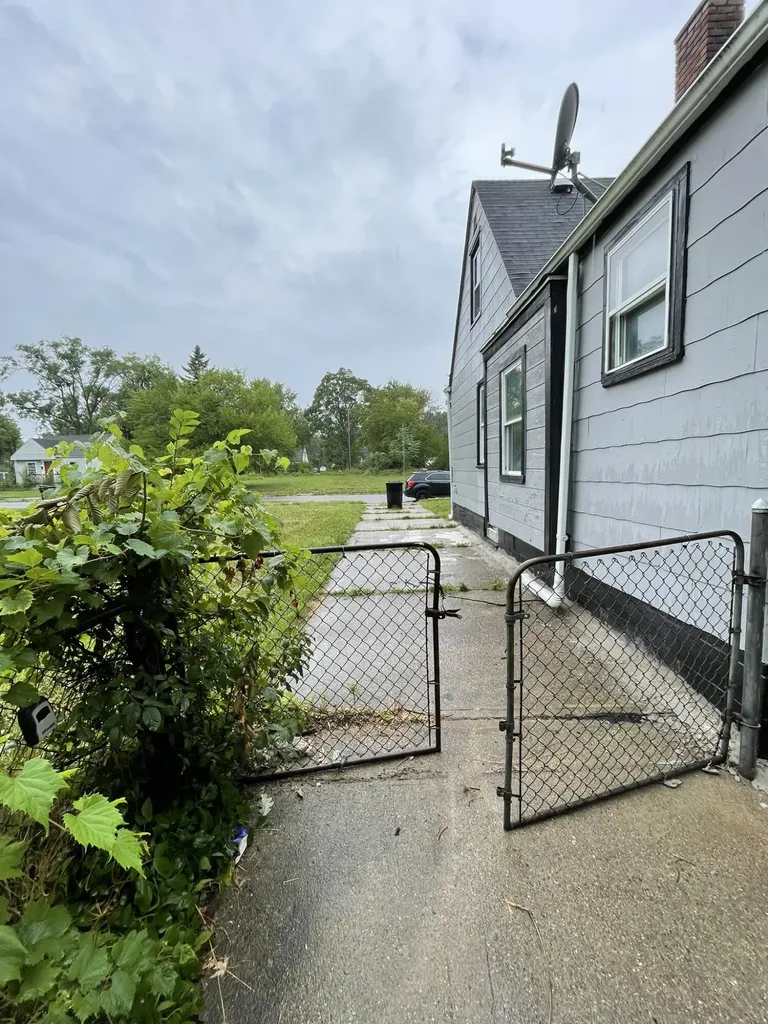 8294 Rosemont Avenue Detroit City MI 48228