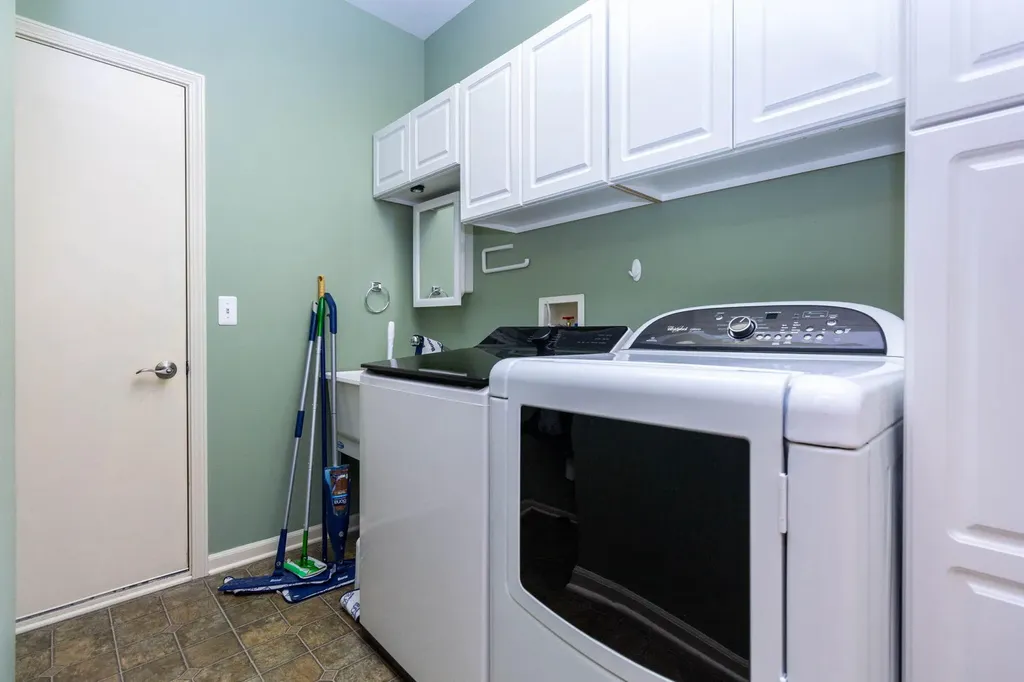 47507 Vistas Cir Drive N Canton Charter Township MI 48188