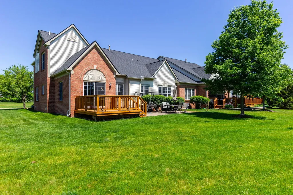 47507 Vistas Cir Drive N Canton Charter Township MI 48188