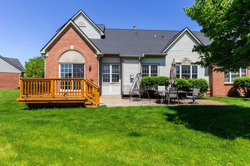 47507 Vistas Cir Drive N Canton Charter Township MI 48188