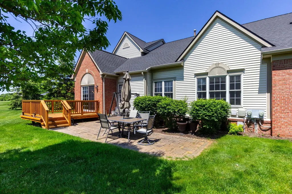 47507 Vistas Cir Drive N Canton Charter Township MI 48188