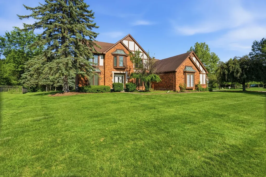 1176 Bradbury Drive Troy City MI 48098
