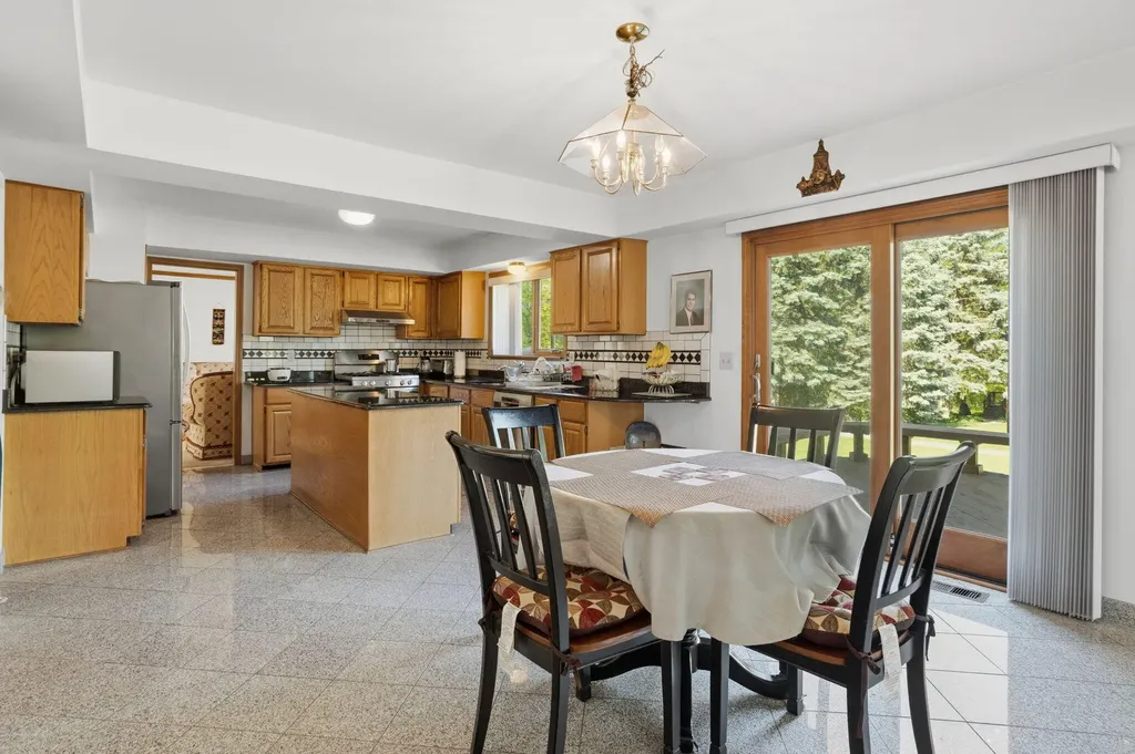1176 Bradbury Drive Troy City MI 48098