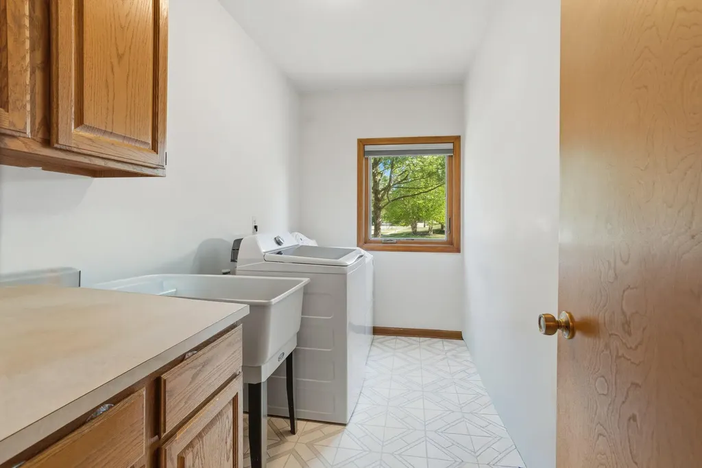 1176 Bradbury Drive Troy City MI 48098