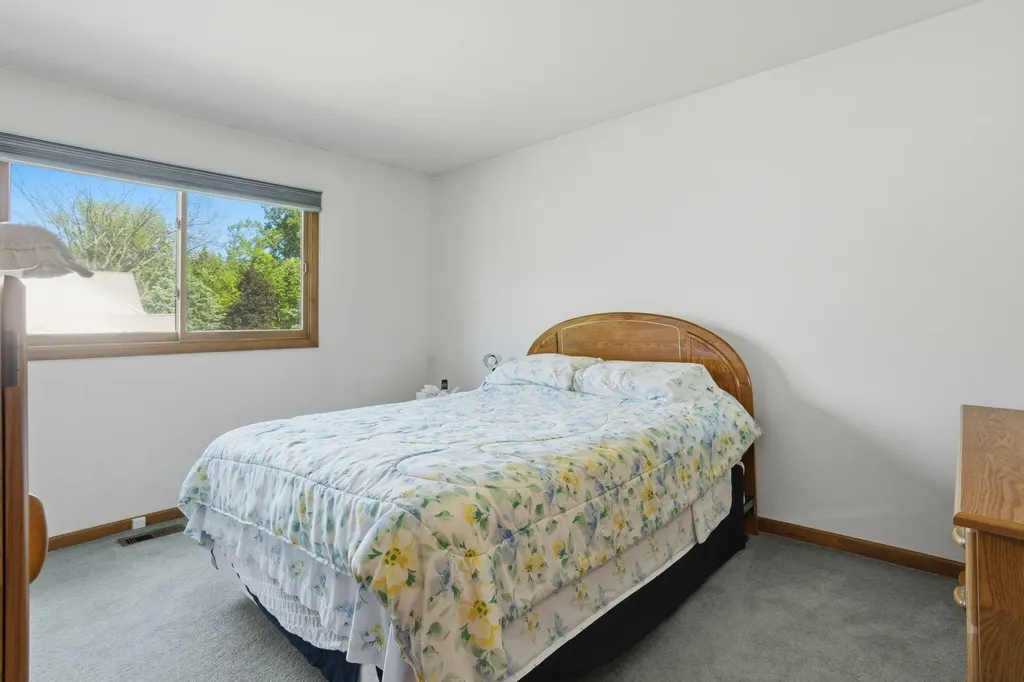 1176 Bradbury Drive Troy City MI 48098