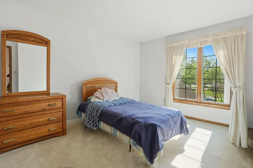 1176 Bradbury Drive Troy City MI 48098