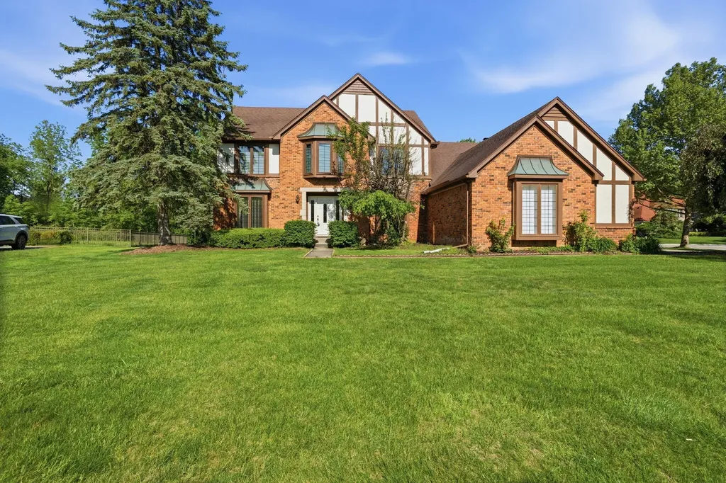 1176 Bradbury Drive Troy City MI 48098