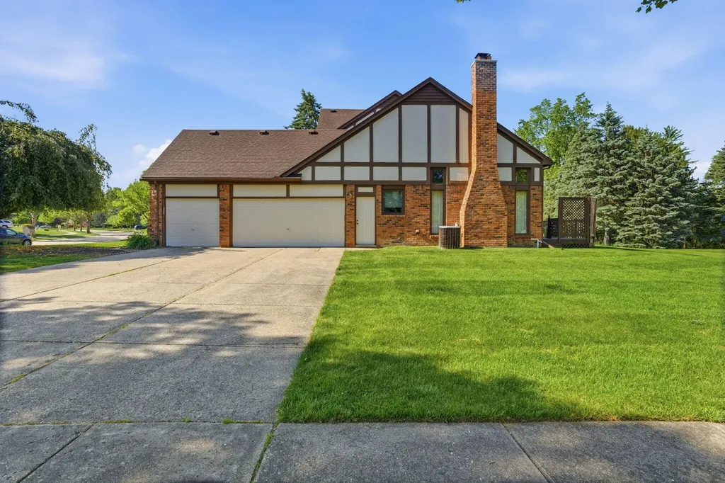 1176 Bradbury Drive Troy City MI 48098