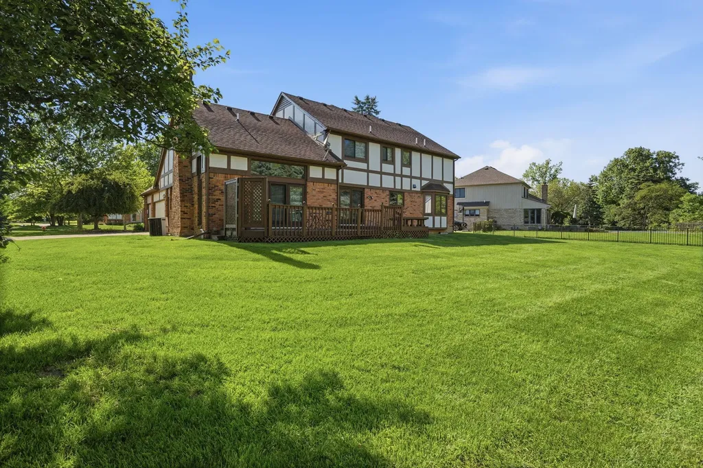 1176 Bradbury Drive Troy City MI 48098