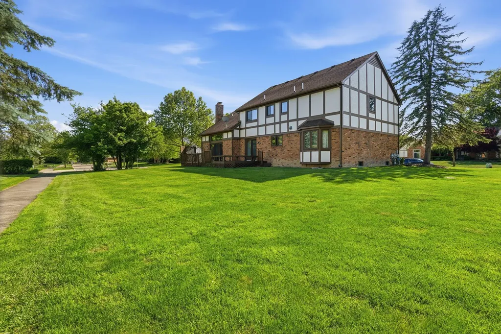 1176 Bradbury Drive Troy City MI 48098