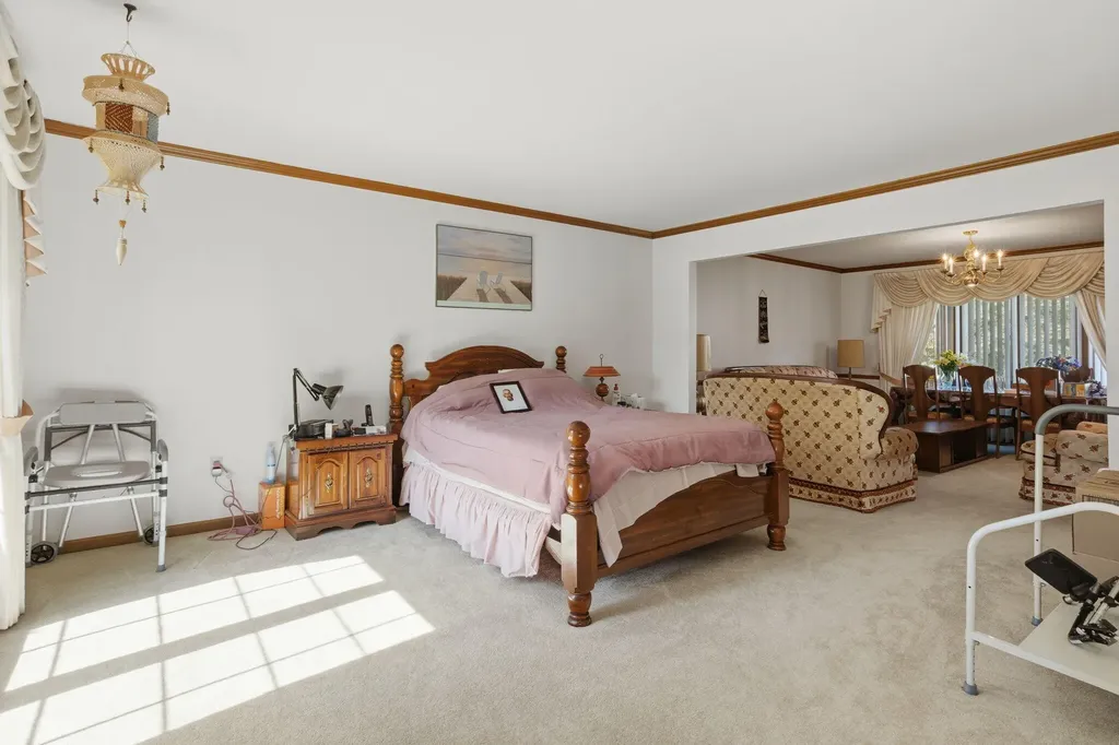1176 Bradbury Drive Troy City MI 48098