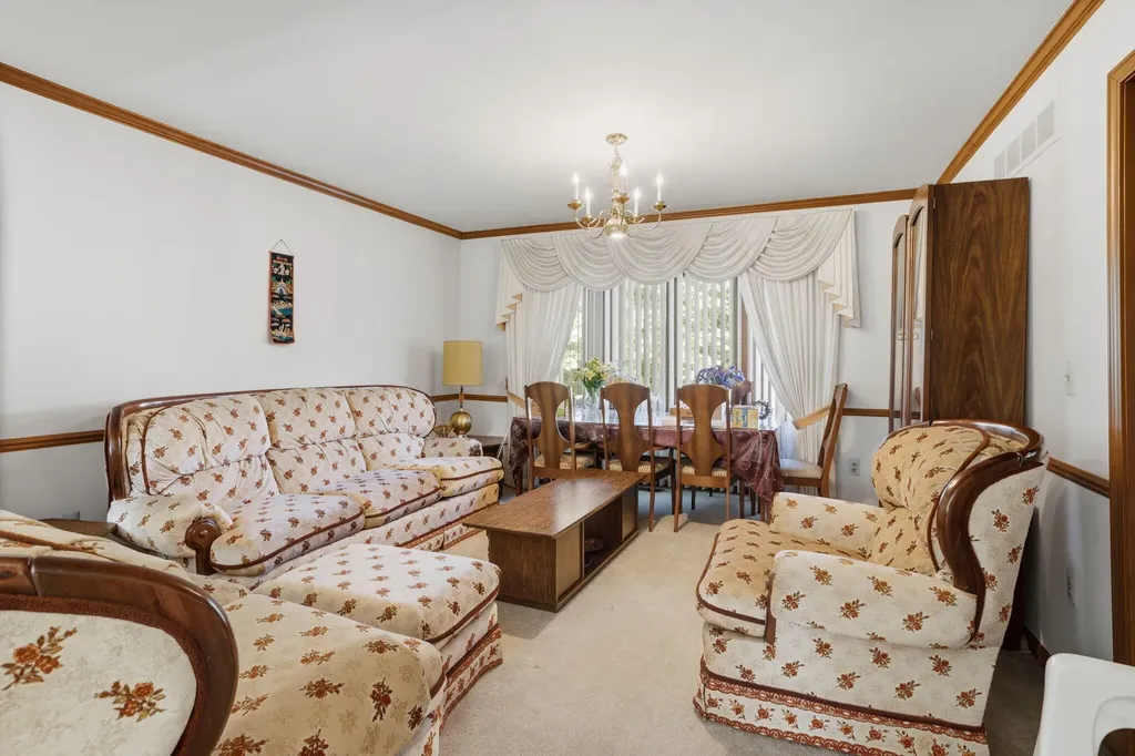 1176 Bradbury Drive Troy City MI 48098