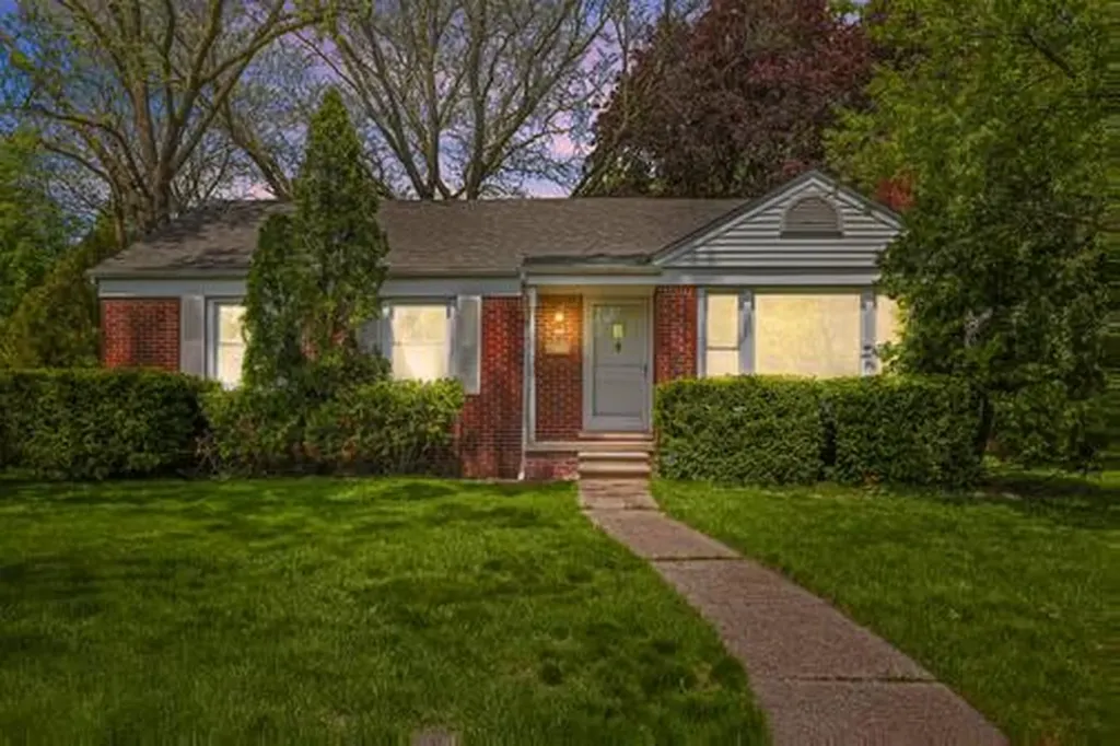 13660 Winchester Street Oak Park City MI 48237
