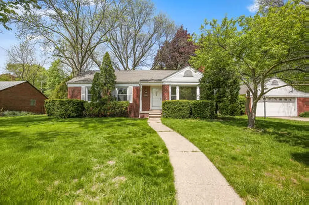 13660 Winchester Street Oak Park City MI 48237