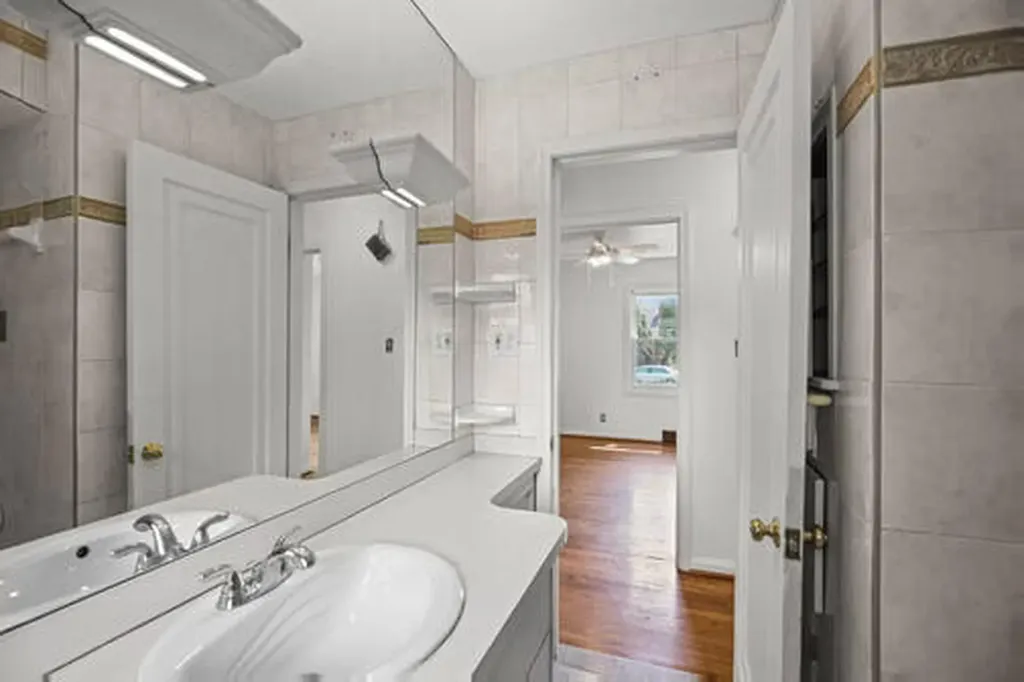 13660 Winchester Street Oak Park City MI 48237