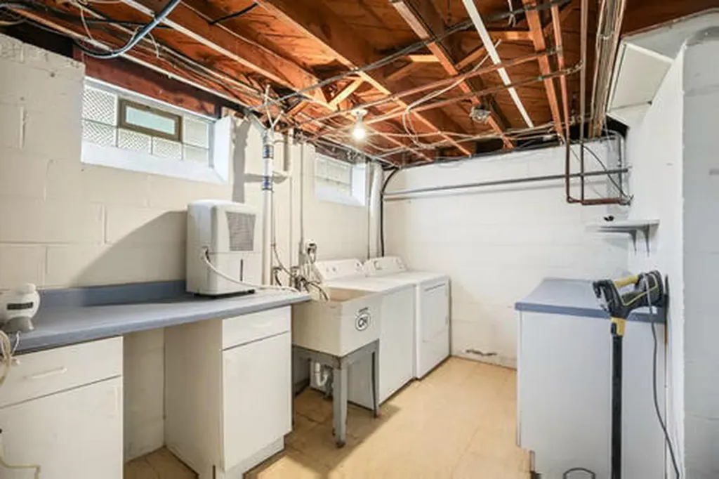13660 Winchester Street Oak Park City MI 48237