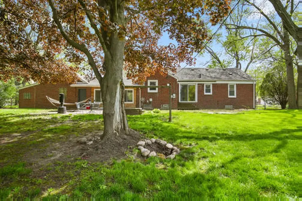 13660 Winchester Street Oak Park City MI 48237