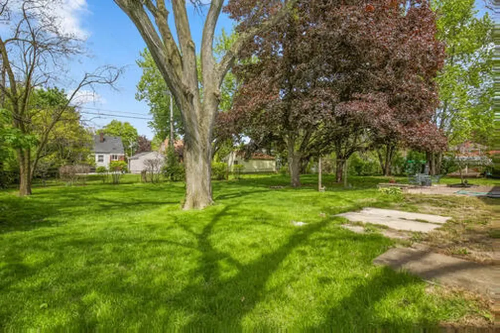 13660 Winchester Street Oak Park City MI 48237