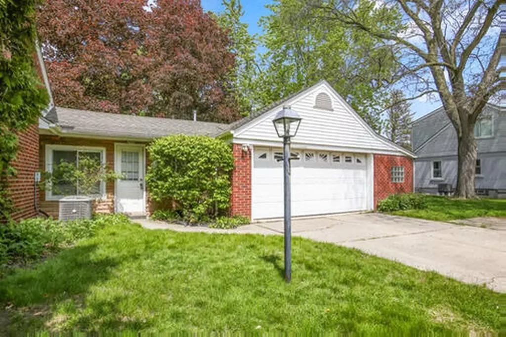13660 Winchester Street Oak Park City MI 48237