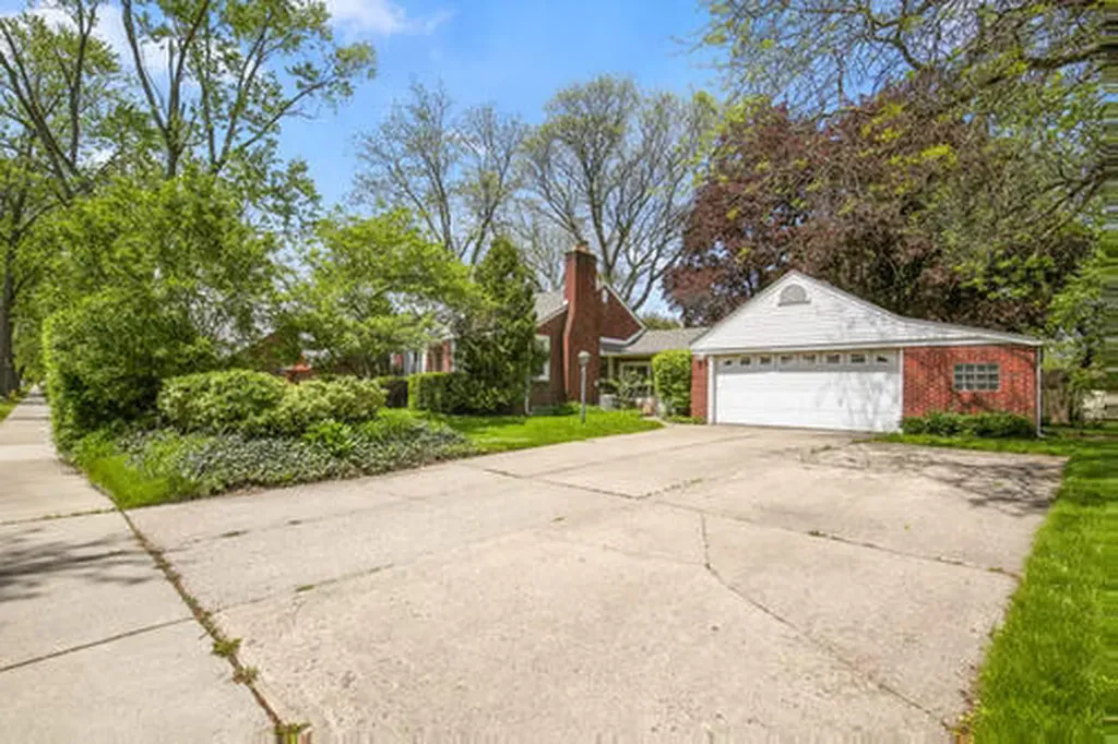 13660 Winchester Street Oak Park City MI 48237
