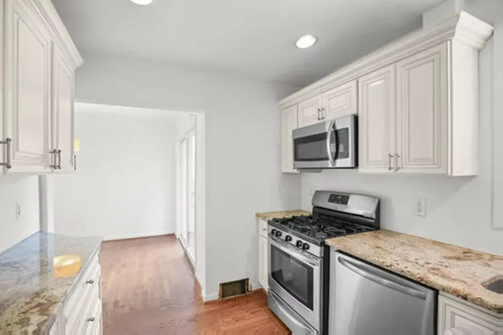 13660 Winchester Street Oak Park City MI 48237