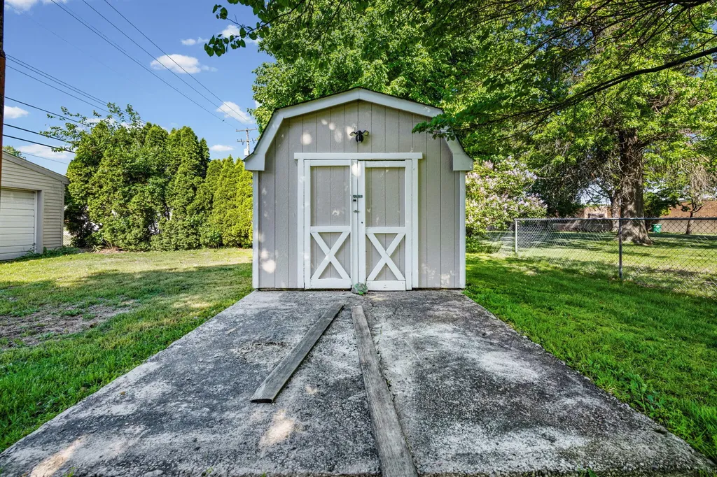 29932 John Hauk Street Garden City City MI 48135