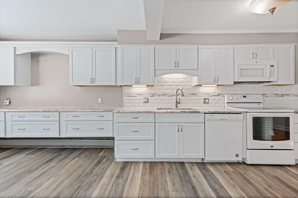 29932 John Hauk Street Garden City City MI 48135