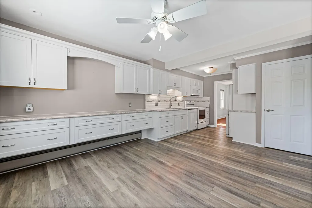 29932 John Hauk Street Garden City City MI 48135