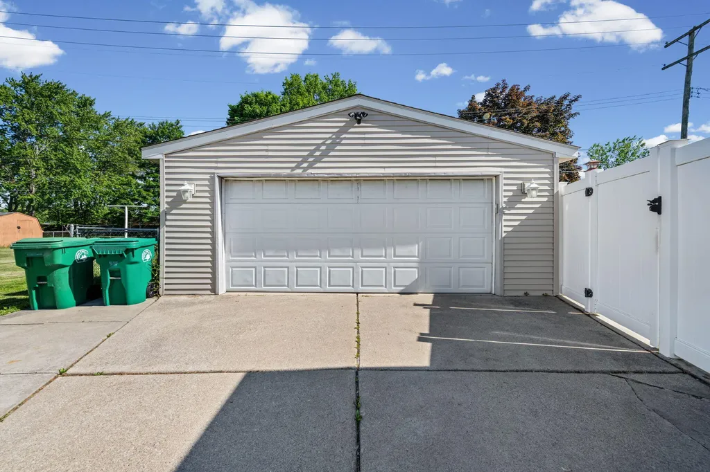 29932 John Hauk Street Garden City City MI 48135