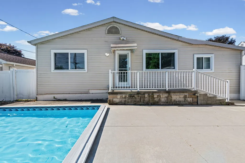 29932 John Hauk Street Garden City City MI 48135