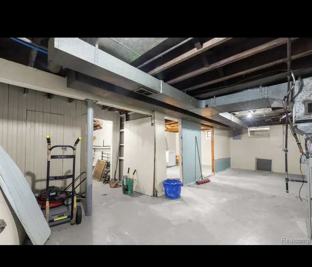 20112 Manor Detroit City MI 48221
