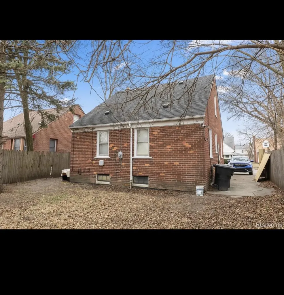 20112 Manor Detroit City MI 48221