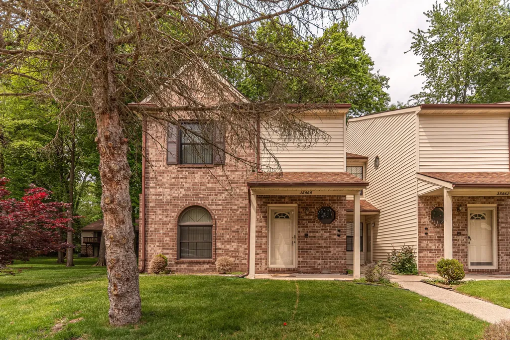 35868 Castlewood Court Westland City MI 48185