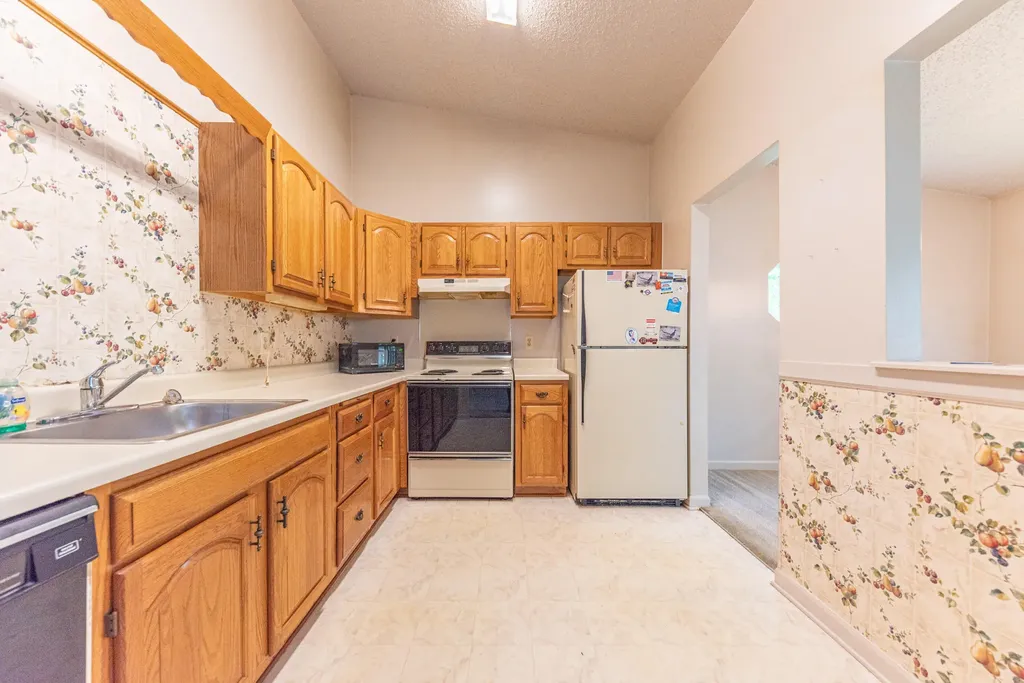 35868 Castlewood Court Westland City MI 48185