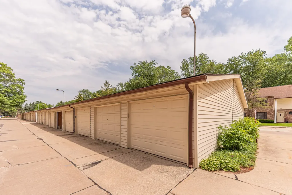 35868 Castlewood Court Westland City MI 48185