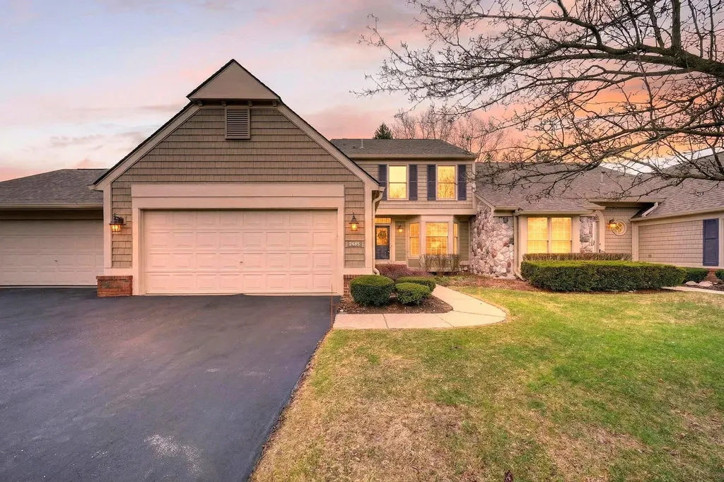 2485 Wild Brook Run Bloomfield Charter Township MI 48304