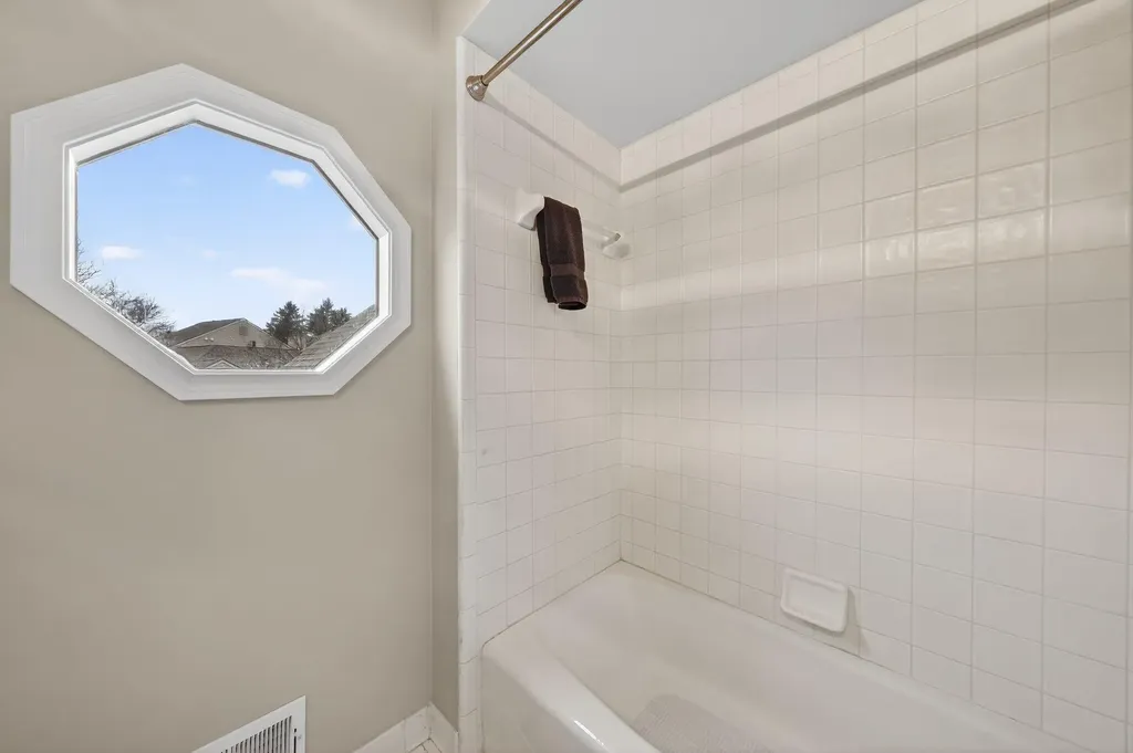 2485 Wild Brook Run Bloomfield Charter Township MI 48304