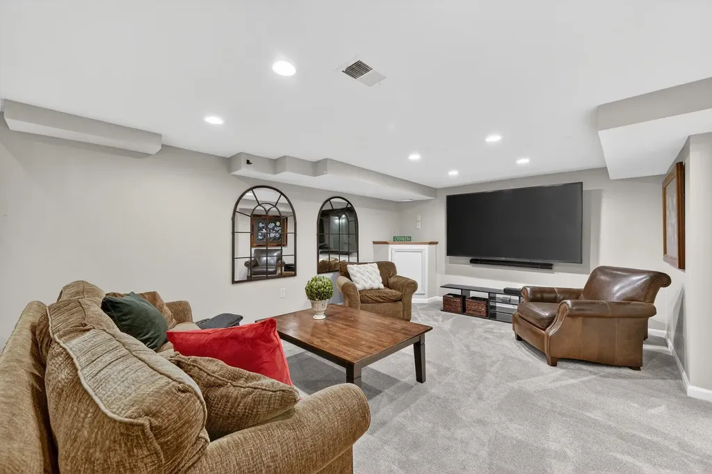 2485 Wild Brook Run Bloomfield Charter Township MI 48304