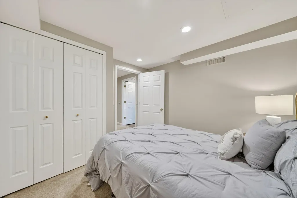 2485 Wild Brook Run Bloomfield Charter Township MI 48304