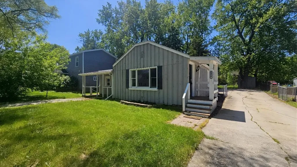 6068 Grove Avenue Grand Blanc Charter Township MI 48439